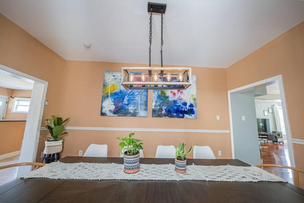 Apartment 7br 7ba Big House 1 Block From Tropicana And