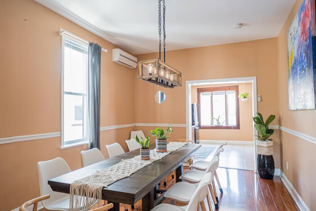 7br 7ba Big House 1 Block From Tropicana And Apartment *