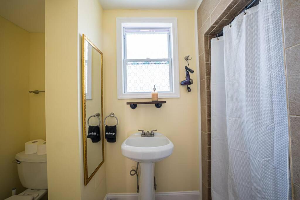 7br 7ba Big House 1 Block From Tropicana And