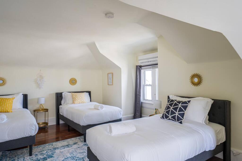 7br 7ba Big House 1 Block From Tropicana And