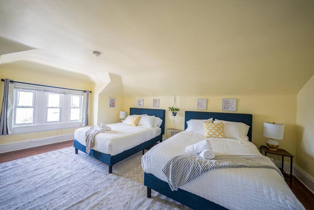 7br 7ba Big House 1 Block From Tropicana And *