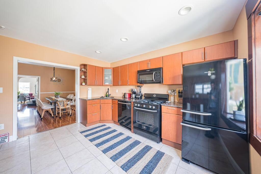 7br 7ba Big House 1 Block From Tropicana And Apartment *