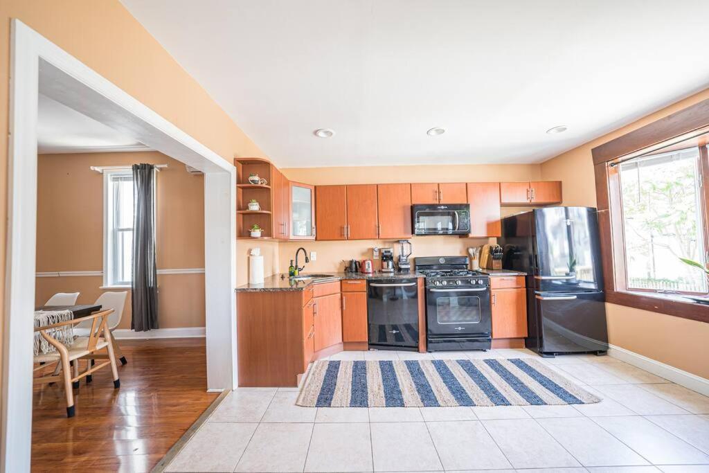 Apartment 7br 7ba Big House 1 Block From Tropicana And *