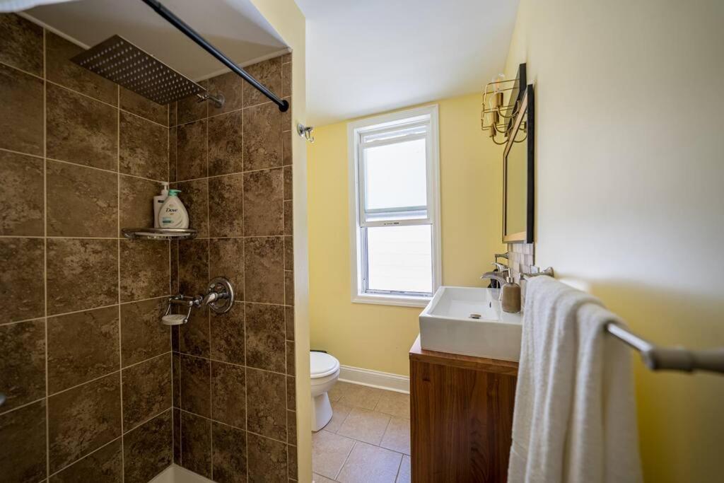 Apartment 7br 7ba Big House 1 Block From Tropicana And *