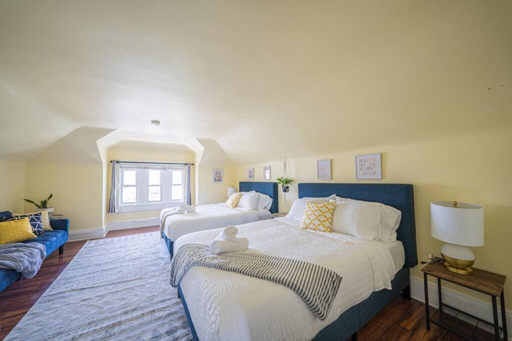 Apartment 7br 7ba Big House 1 Block From Tropicana And *
