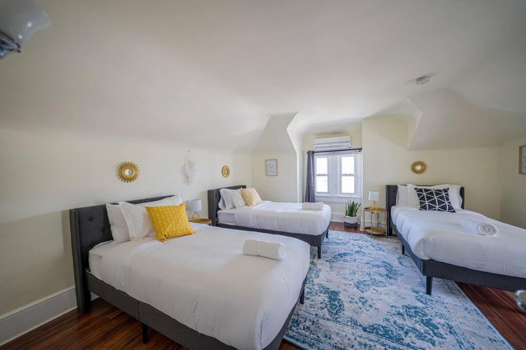 7br 7ba Big House 1 Block From Tropicana And *