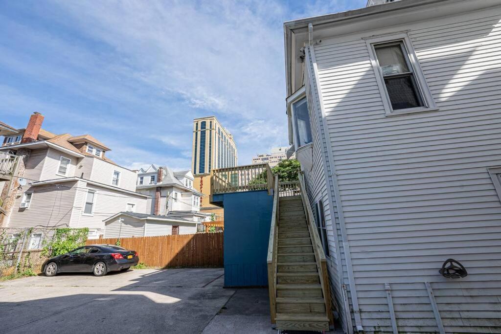 7br 7ba Big House 1 Block From Tropicana And Apartment *
